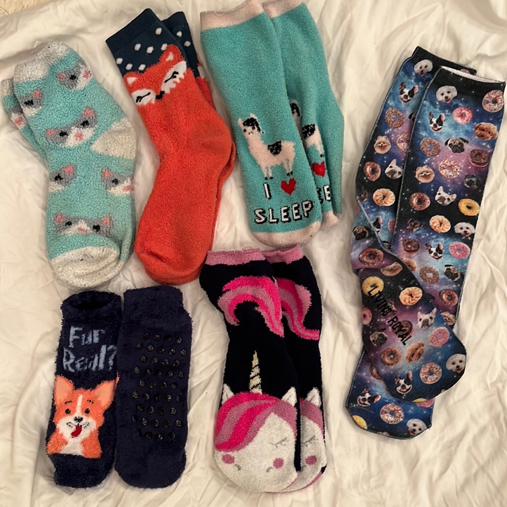 Lot of 6 Pairs of Socks--4 Fuzzy, 1 KneeHigh, 1 ankle fuzzy with grippers.